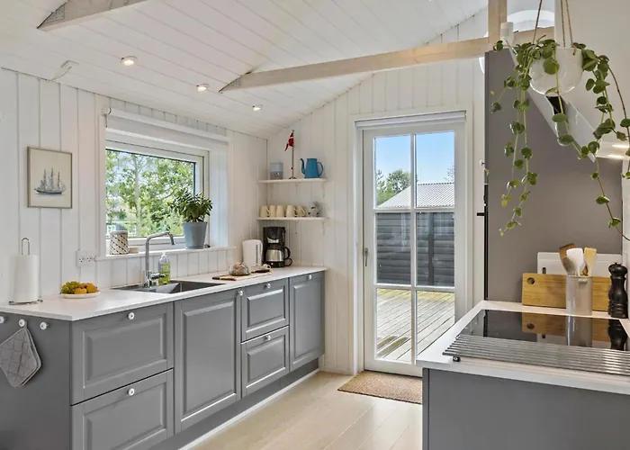Lovely In With Kitchen *