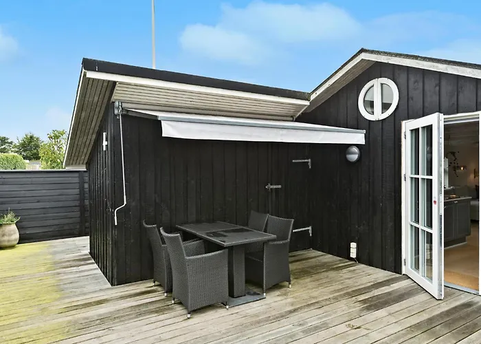 Casa vacanze Lovely In With Kitchen